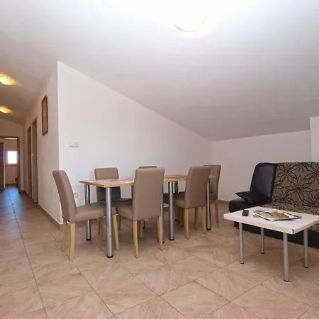 Apartment Fuer 6 Personen Ca 70 Qm In Liznjan, Istrien Suedkueste Von Istrien