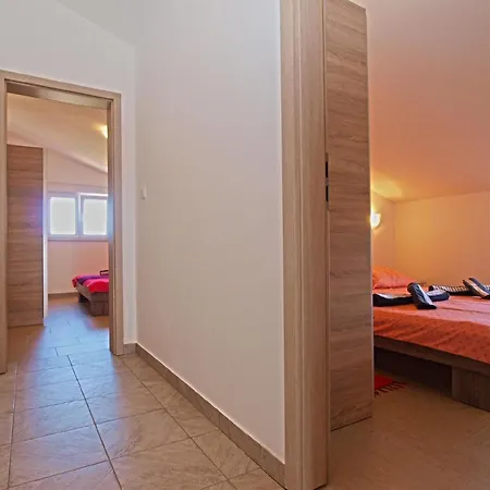 Apartment Fuer 6 Personen Ca 70 Qm In Liznjan, Istrien Suedkueste Von Istrien