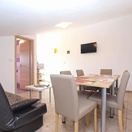 Apartment Fuer 6 Personen Ca 70 Qm In Liznjan, Istrien Suedkueste Von Istrien