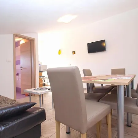Fuer 6 Personen Ca 70 Qm In Liznjan, Istrien Suedkueste Von Istrien Apartment
